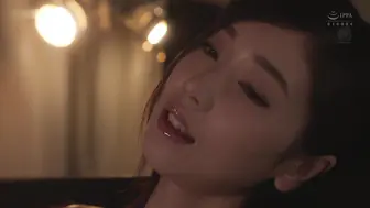 JUQ-133 [中文字幕]站在走廊对面窗边的已婚妇女达到了性高潮，她因乳头受到刺激而感到极度愉悦，身体扭动着 #小松杏