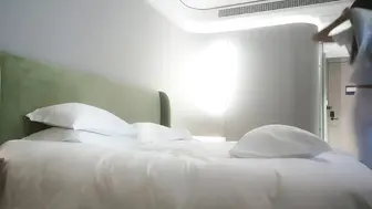 178长腿车模，疫情缺钱下海兼职，温柔妩媚真女神，后入啪啪乳浪翻滚，精彩佳作