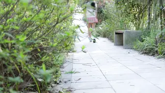 悠米】《调教女M5》美女外出散步被跟踪捂晕，醒来已被驷马绑好+棒棒羔潮+丝袜勒嘴叠加胶带封嘴+大号口球+单手套+开腿器