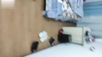 岳母乱伦-女婿边操丈母娘，边跟媳妇打电话，这么老的逼都吃的下去，年轻人不简单