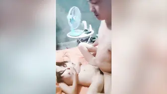 萝莉少妇深喉吃屌相互69射在胸上