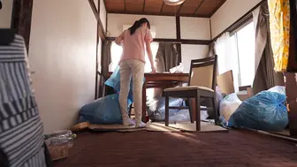 HMN-788 [中文字幕]垃圾屋里宅男脏大叔追着猛干，大学生志愿者被射里面好多次……沉迷在异味和黏糊性爱里 香水纯
