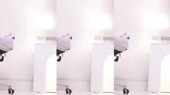 极品美女露乳裸舞福利，边扭腰边揉奶自慰到湿